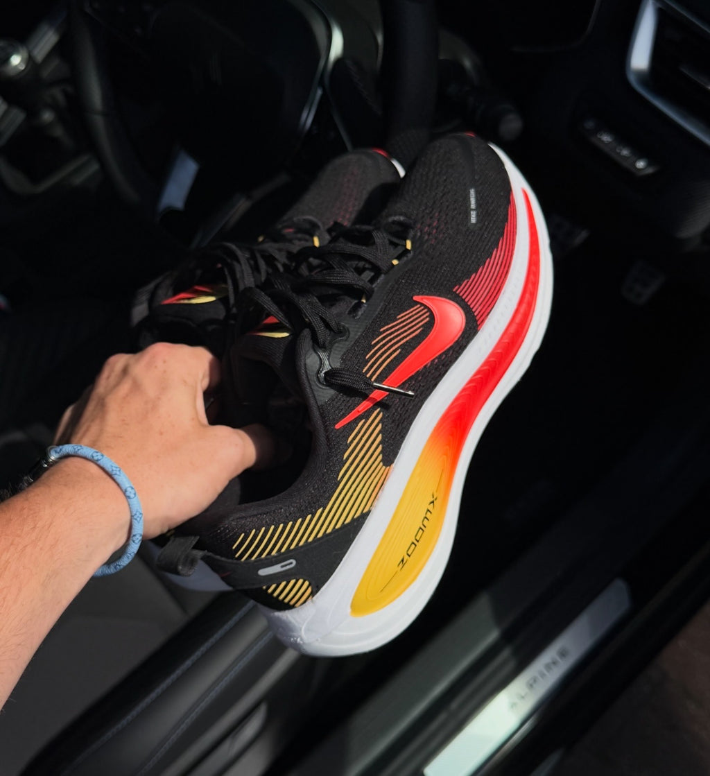 Nike Vomero 18 Black Crimson Topaz Gold
