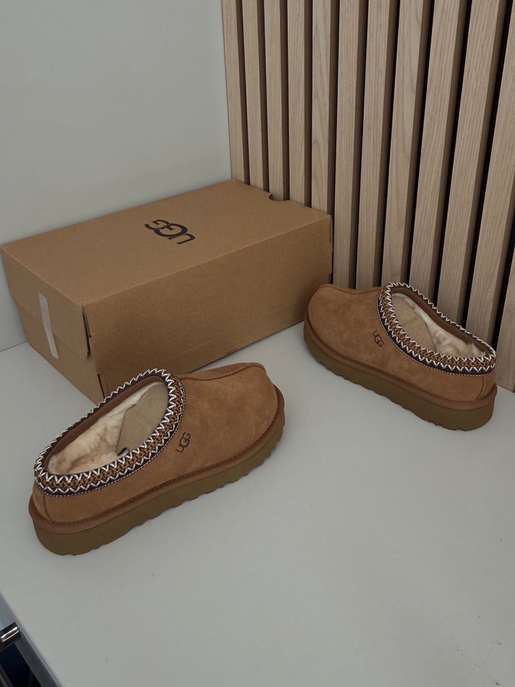 UGG W TASMAN