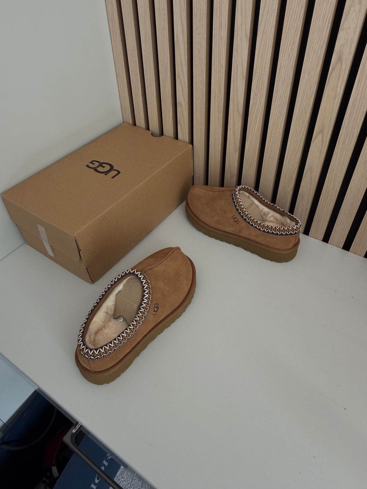 UGG W TASMAN